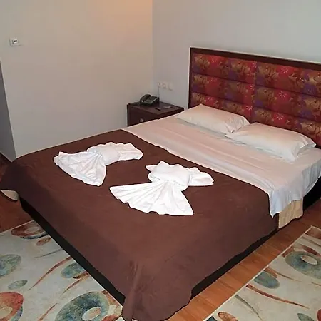 Kornilios Palace Hotel 4*